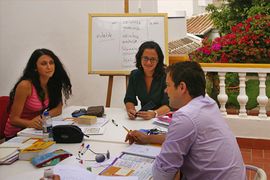 Escuela de Idiomas Nerja - Unterricht auf der Terrasse