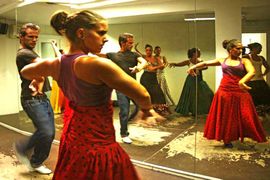 Escuela de Idiomas Nerja - Tanzkurs